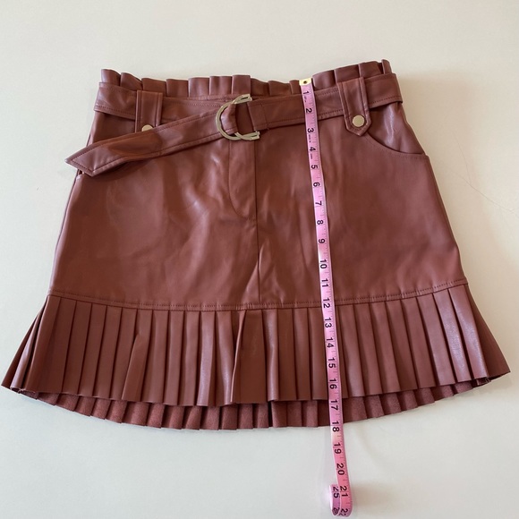 Zara Blogger Favorite Faux Leather Pleated Mini Skirt in Whiskey - Picture 12 of 16